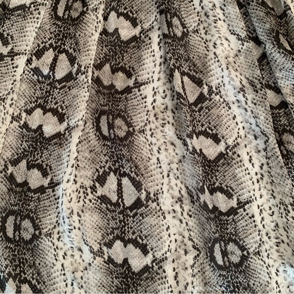 NWOT Women’s White House Black Market Black & White Snakeskin Print Mini Skirt - Picture 4 of 7
